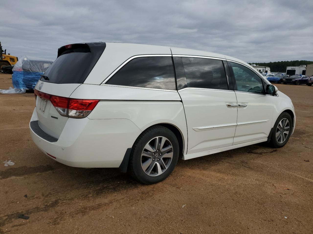 Image 3 of 2015 HONDA ODYSSEY TOURING 2015 with VIN 5FNRL5H92FB043411