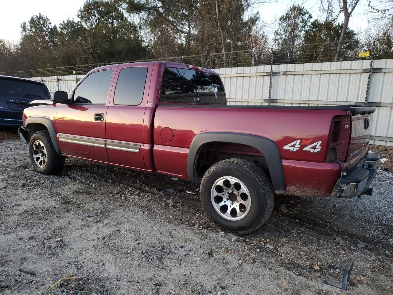 Image 2 of 2004 CHEVROLET SILVERADO K1500 2004 with VIN 2GCEK19T741151737