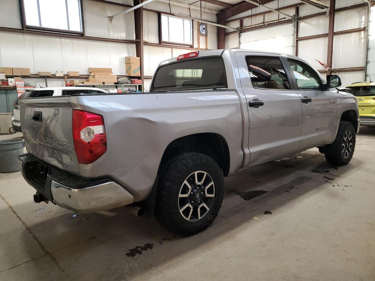 Obraz 3 z Toyota Tundra Crewmax Sr5 2018 z VIN 5TFDY5F1XJX714010