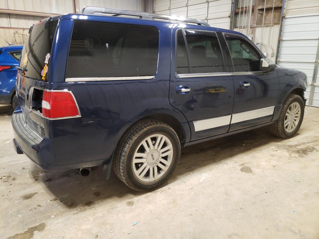 Image 3 of 2011 LINCOLN NAVIGATOR  2011 with VIN 5LMJJ2J58BEJ08310
