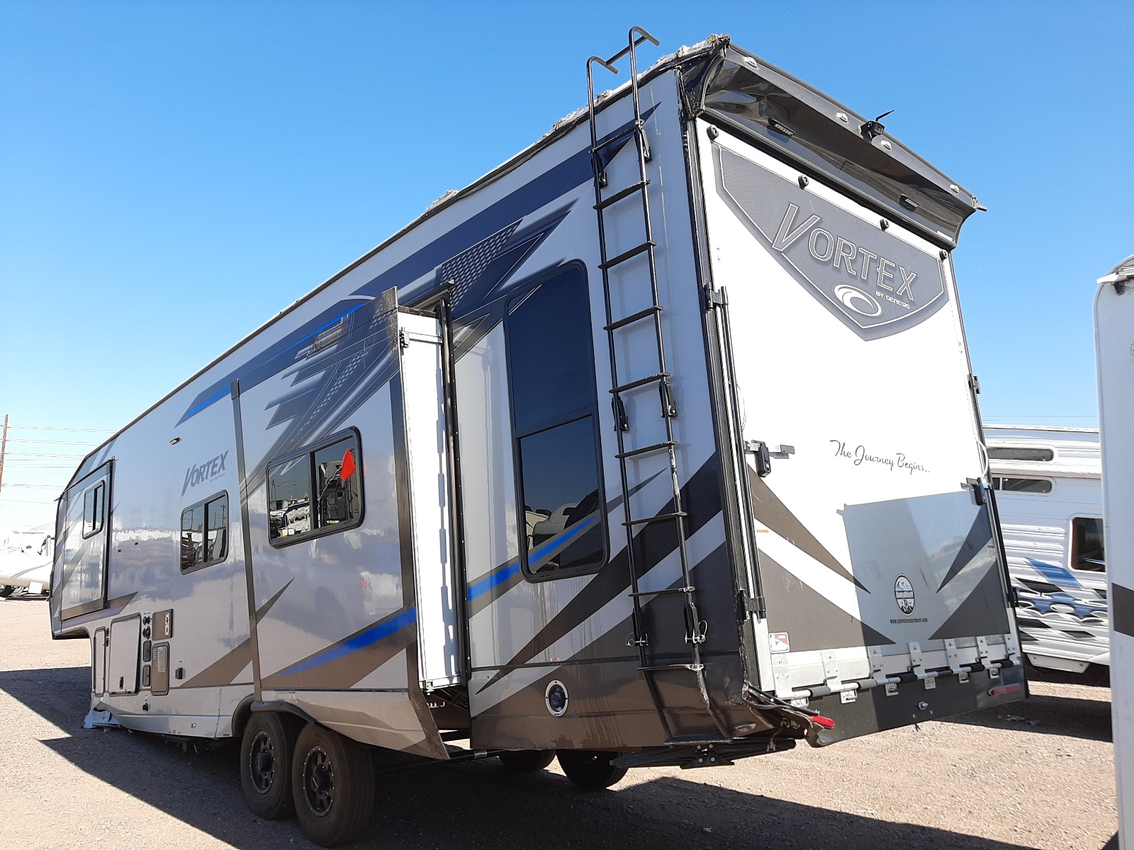 Image 3 of 2021 GENE TOY HAULER 2021 with VIN 7HN3FER25MP471465