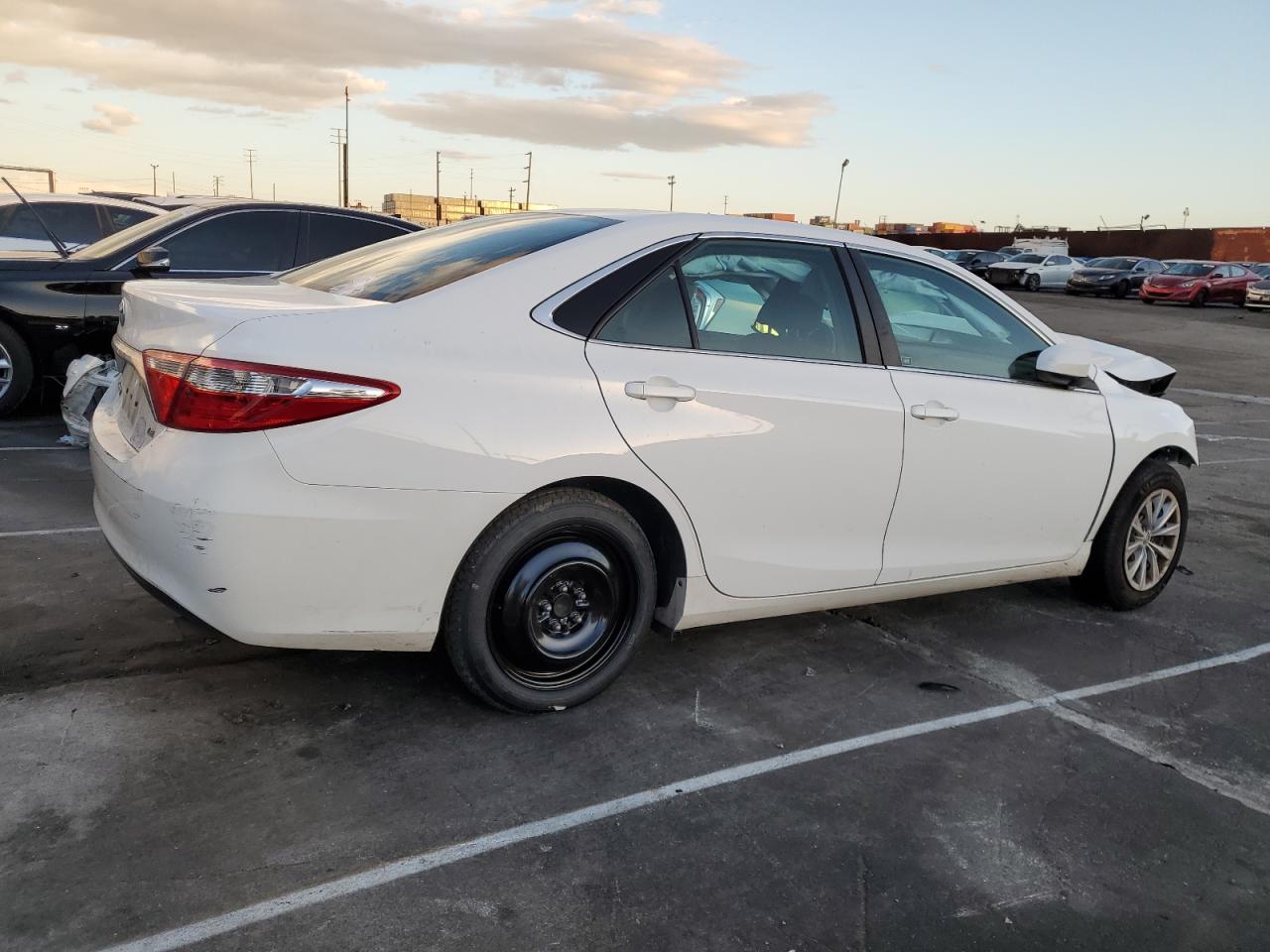 Изображение 3 2015 TOYOTA CAMRY LE 2015 с VIN 4T1BF1FK6FU992583
