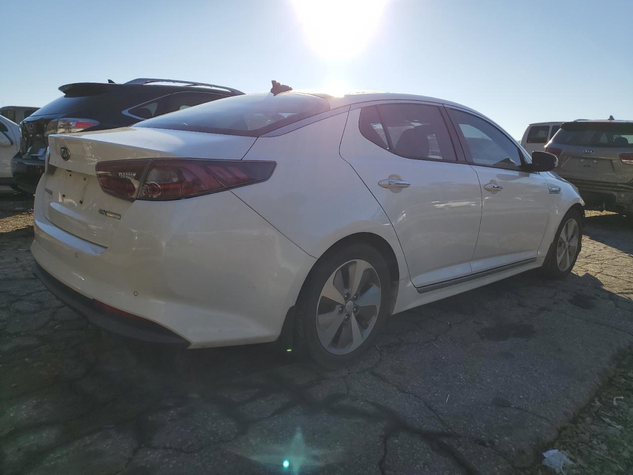 Image 3 of 2015 KIA OPTIMA HYBRID 2015 with VIN KNAGN4AD6F5085038