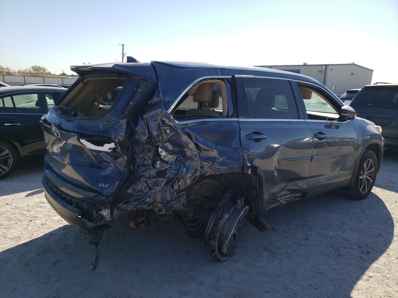 Obraz 3 z 2019 TOYOTA HIGHLANDER SE 2019 z VIN 5TDKZRFH0KS289123