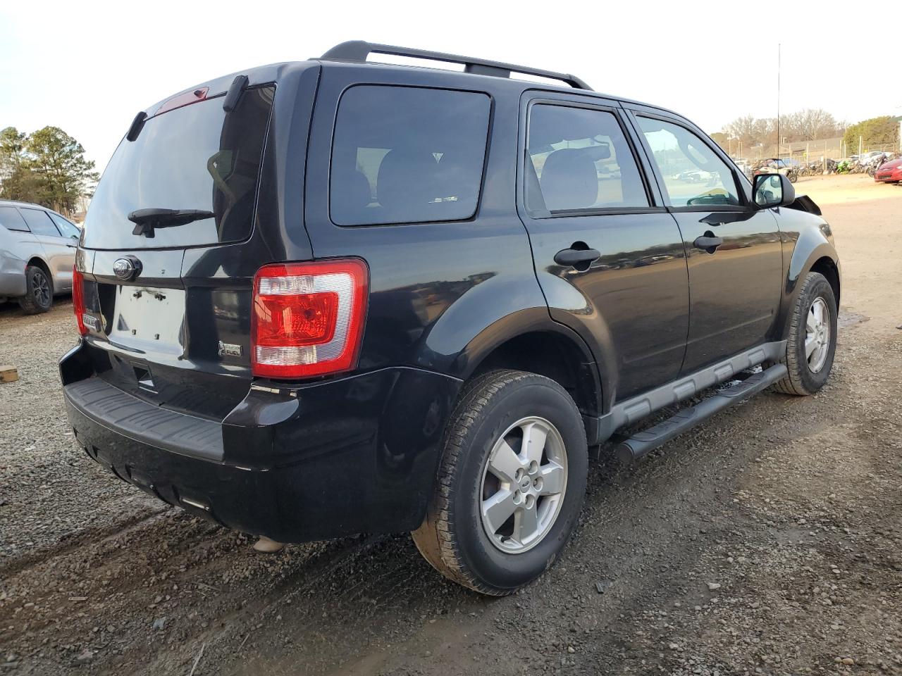 Image 3 of 2010 FORD ESCAPE XLT 2010 with VIN 1FMCU0DG8AKA15386