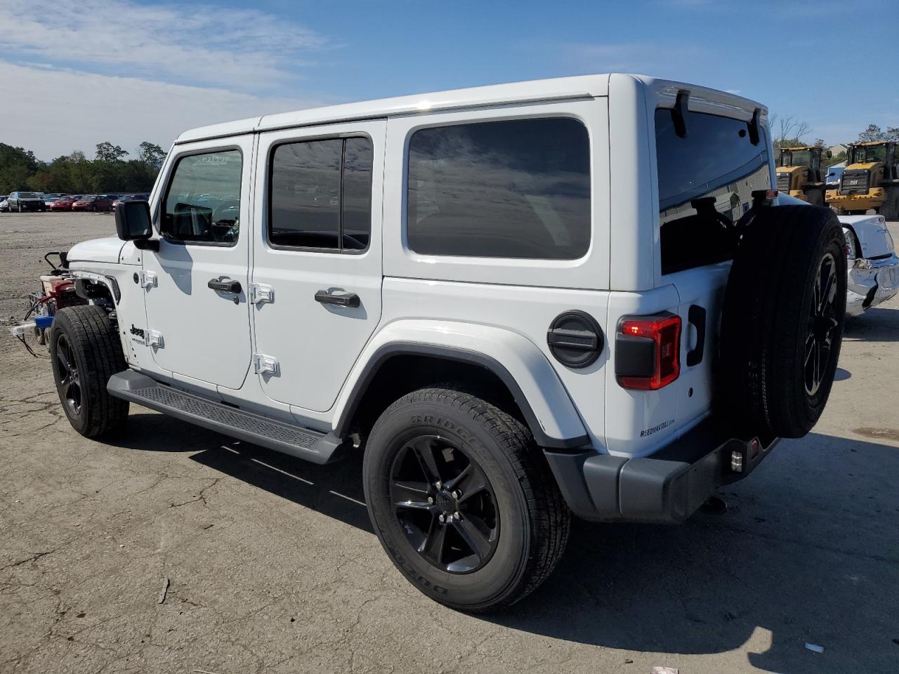 Изображение 2 2020 JEEP WRANGLER UNLIMITED SAHARA 2020 с VIN 1C4HJXEGXLW266335