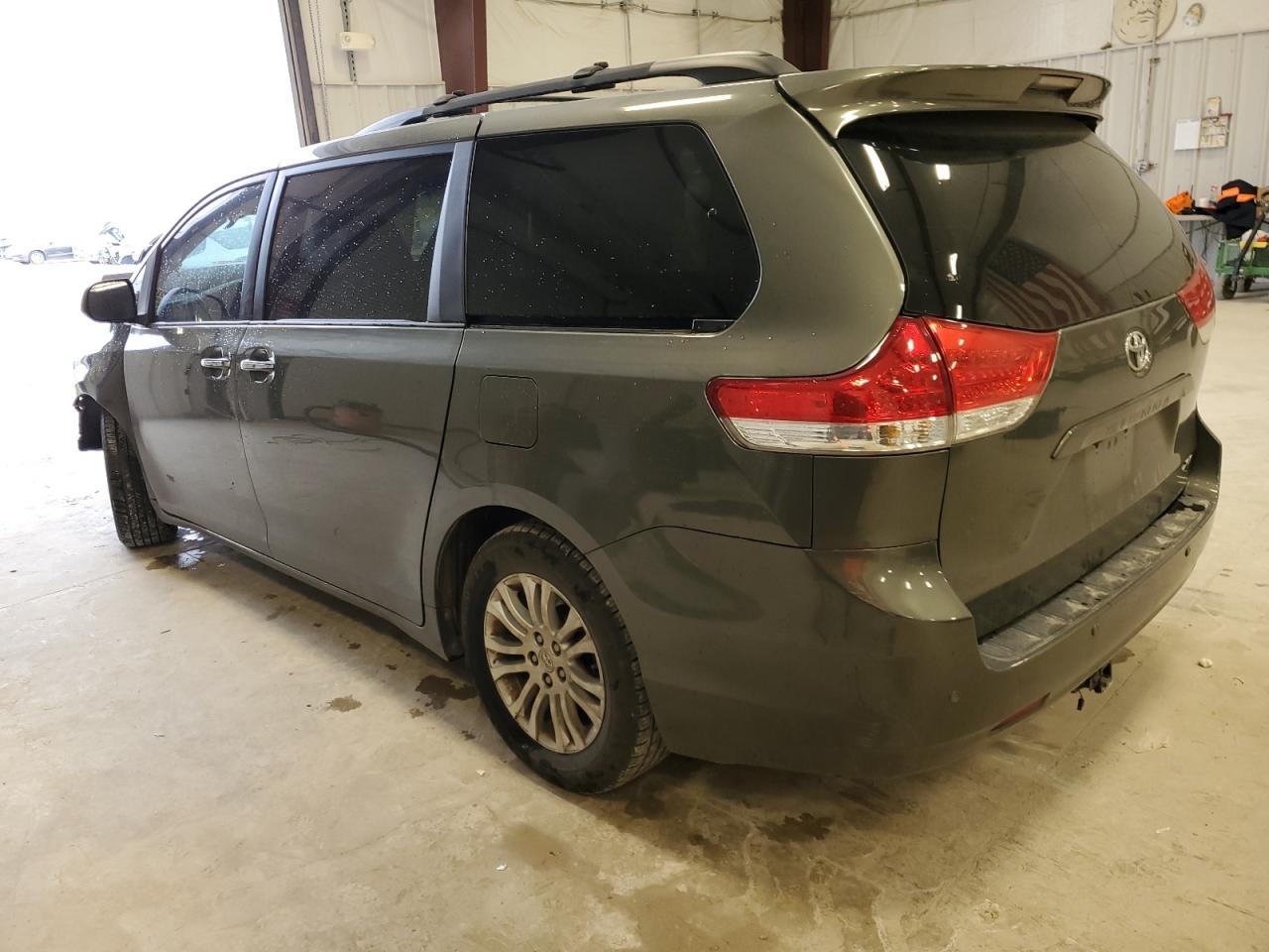 Изображение 2 2011 TOYOTA SIENNA XLE 2011 с VIN 5TDYK3DC4BS093740