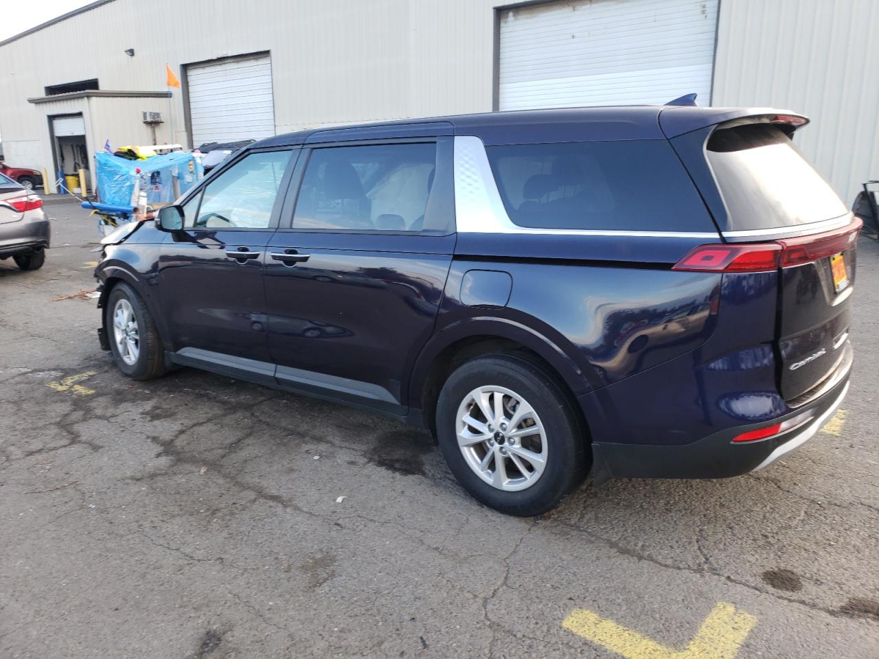 Image 2 of 2022 KIA CARNIVAL LX 2022 with VIN KNDNB4H31N6095193
