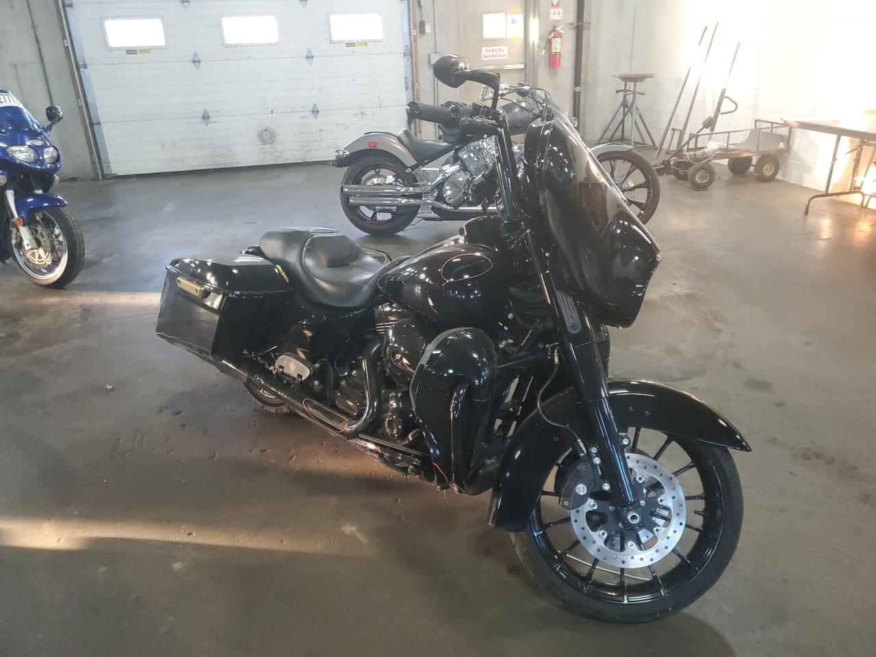 Obraz 1 z 2015 HARLEY-DAVIDSON FLHTKL ULTRA LIMITED LOW 2015 z VIN 1HD1KKL19FB649144