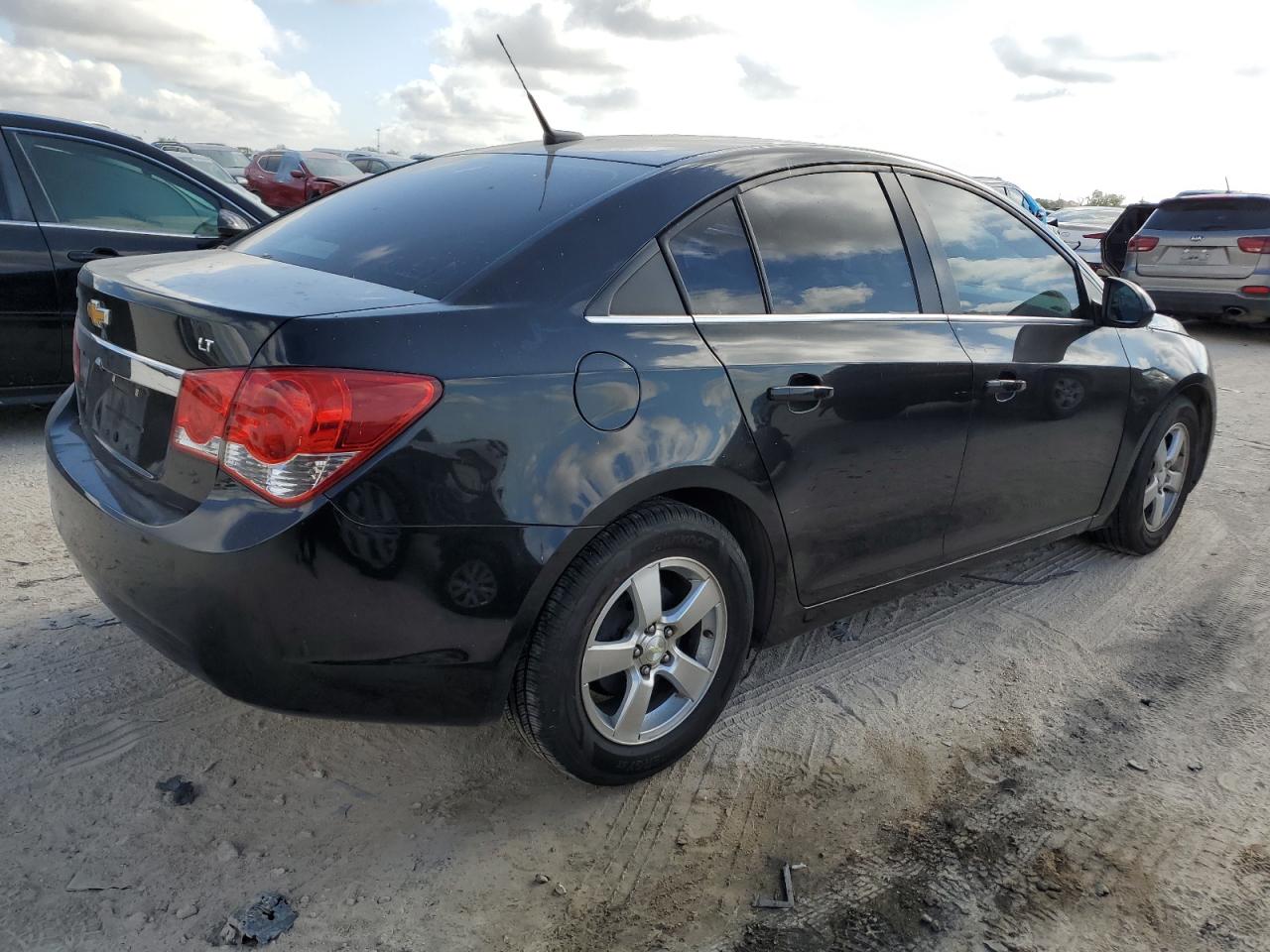 Image 3 of Chevrolet Cruze Lt 2014 with VIN 1G1PC5SB2E7108693