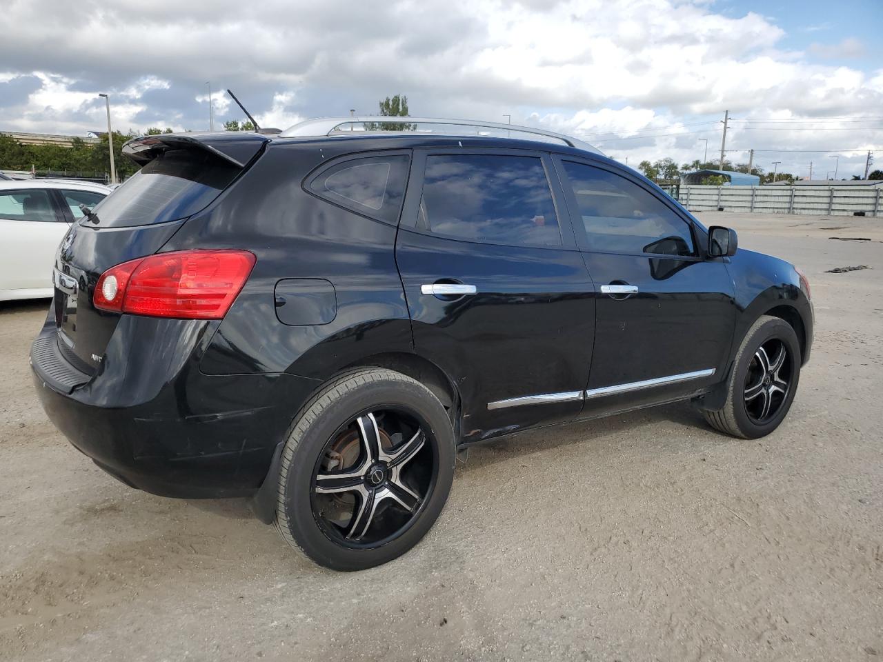 Изображение 3 2015 NISSAN ROGUE SELECT S 2015 с VIN JN8AS5MV2FW754190