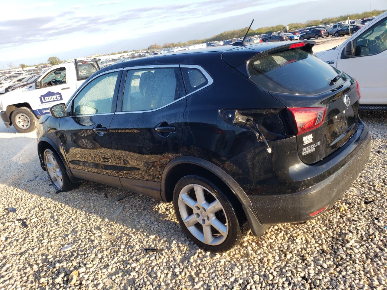 Obraz 2 z 2019 NISSAN ROGUE SPORT S 2019 z VIN JN1BJ1CP4KW242796