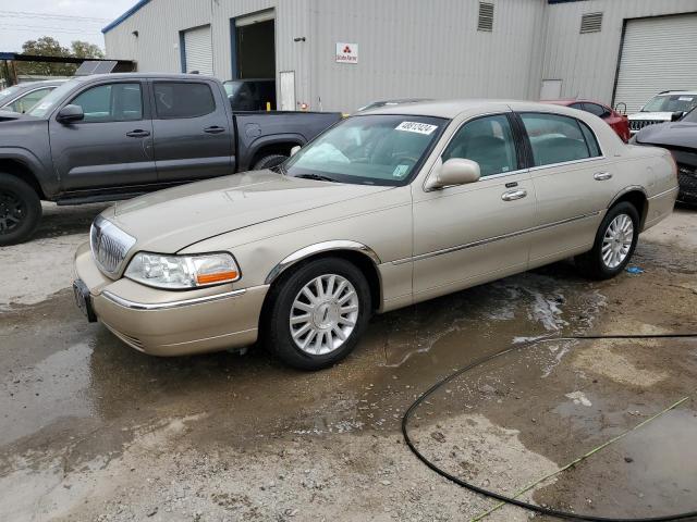 Obraz 1 z 2004 LINCOLN TOWN CAR ULTIMATE 2004 z VIN 1LNHM83W54Y684682