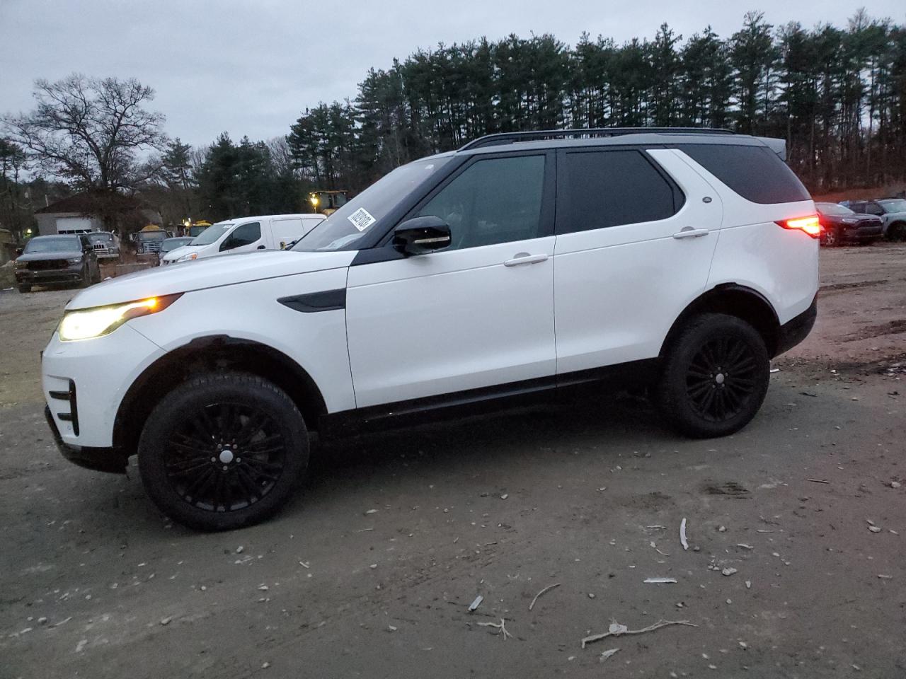 Obraz 1 z 2018 LAND ROVER DISCOVERY HSE LUXURY 2018 z VIN SALRT2RV3JA051084