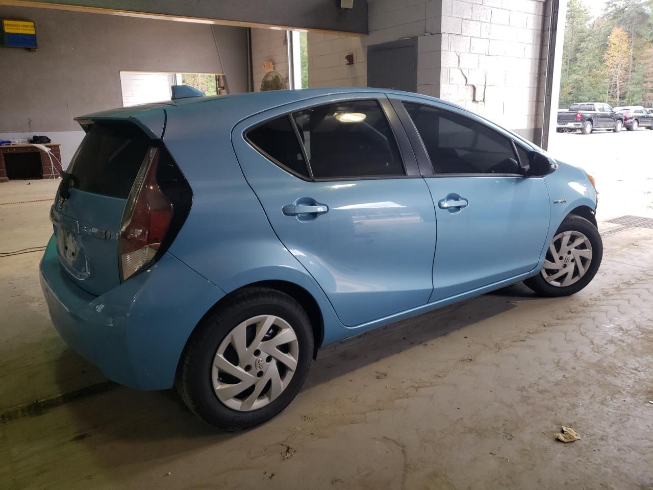 Obraz 3 z 2015 TOYOTA PRIUS C  2015 z VIN JTDKDTB39F1089043