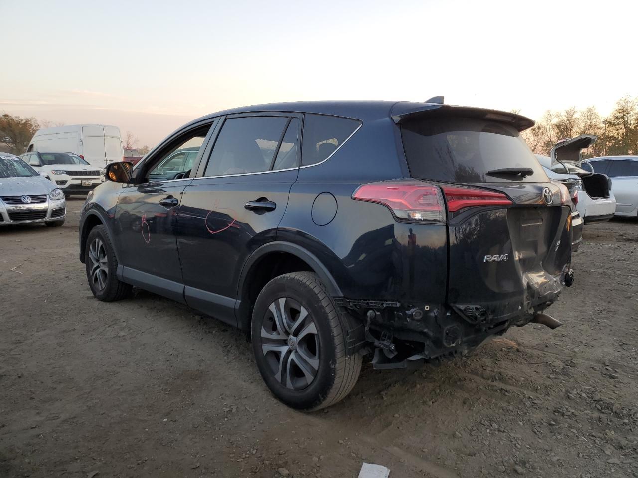 Obraz 2 z 2018 TOYOTA RAV4 LE 2018 z VIN JTMBFREV1JJ204513