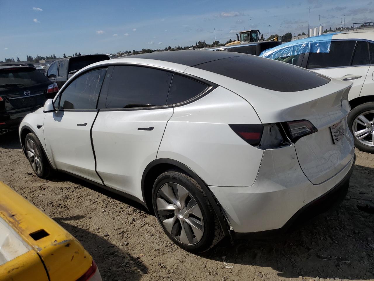 Изображение 2 2021 TESLA MODEL Y  2021 с VIN 5YJYGDED6MF113993