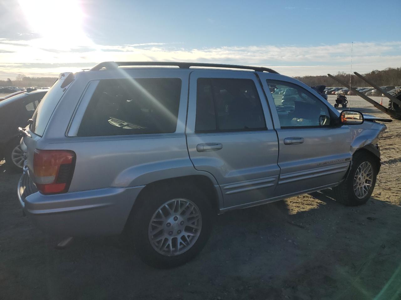 Image 3 of 2004 JEEP GRAND CHEROKEE LIMITED 2004 with VIN 1J4GW58SX4C102825