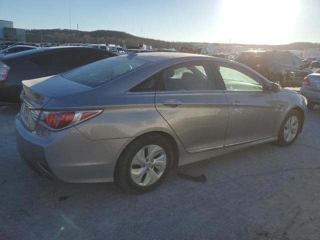 Image 3 of 2013 HYUNDAI SONATA HYBRID 2013 with VIN KMHEC4A46DA051200