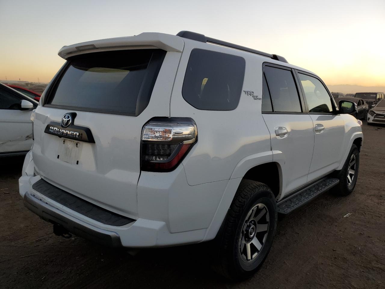 Obraz 3 z 2022 TOYOTA 4RUNNER SR5 PREMIUM 2022 z VIN JTERU5JR3N6051756