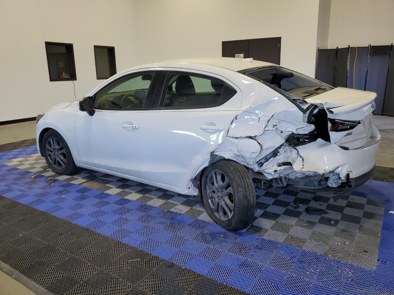 Image 2 of 2019 TOYOTA YARIS L 2019 with VIN 3MYDLBYVXKY500651