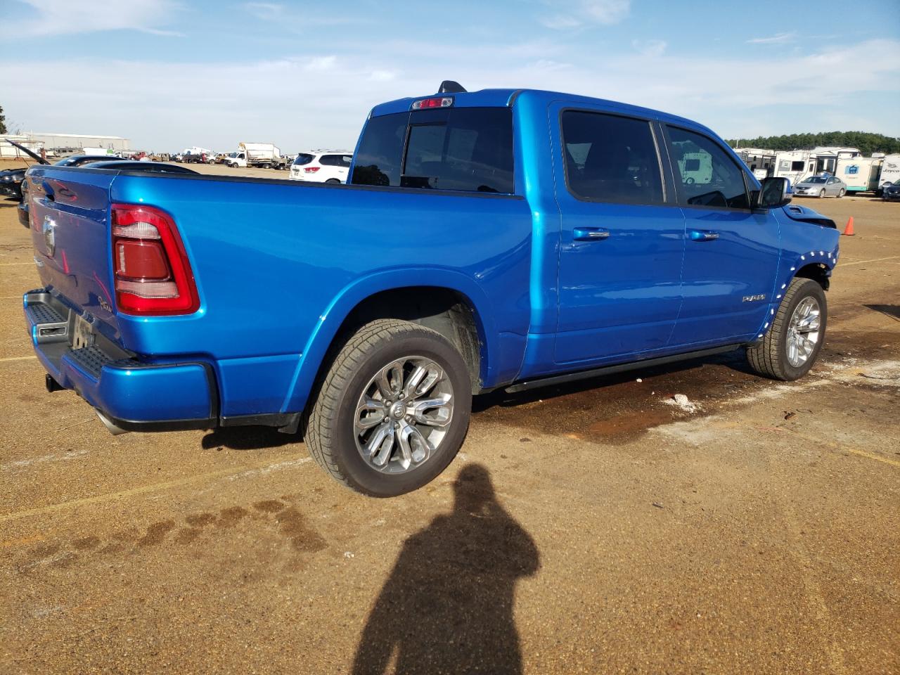 Obraz 3 z 2021 RAM 1500 LARAMIE 2021 z VIN 1C6RREJT6MN712533