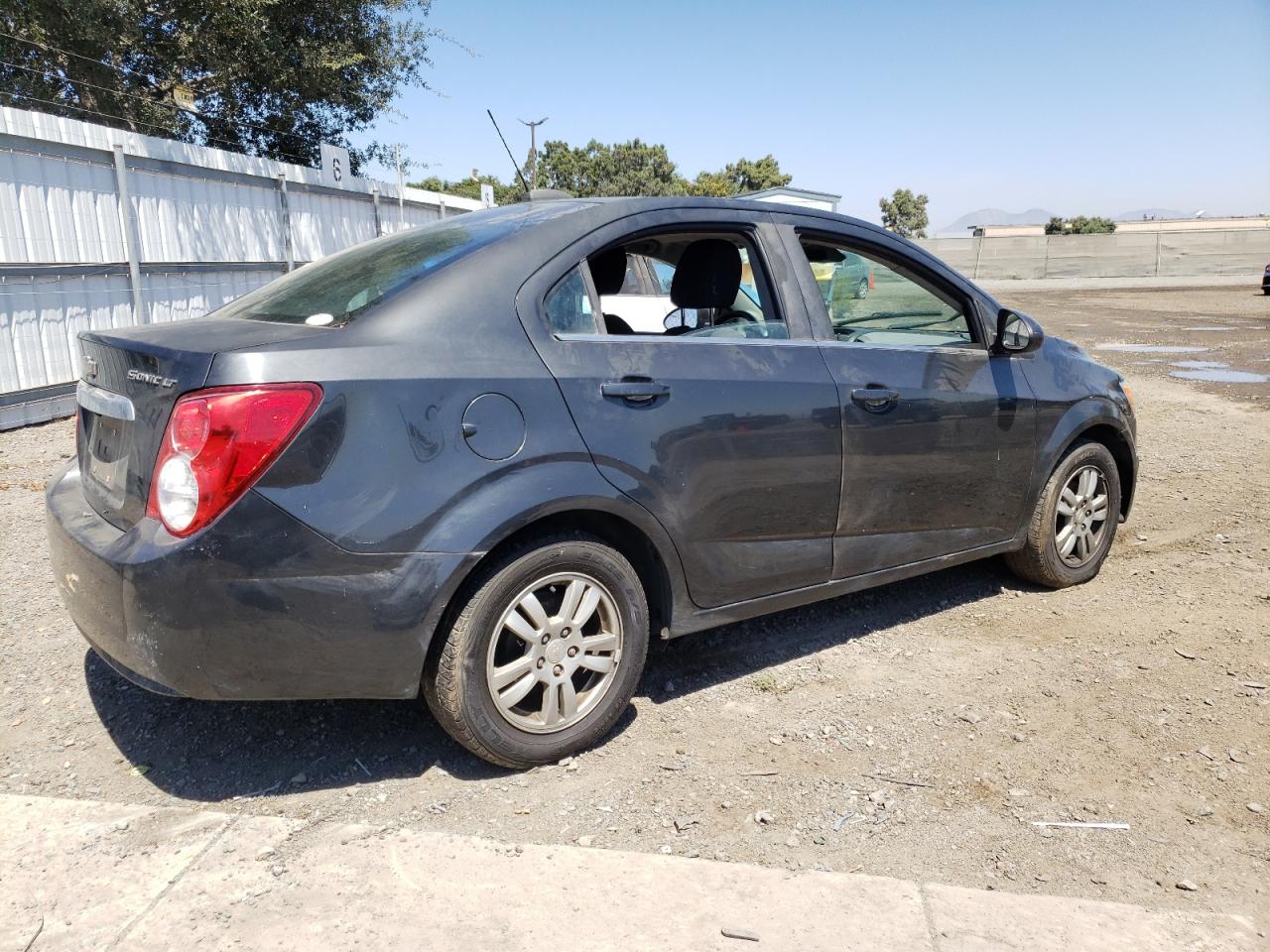 Obraz 3 z 2015 CHEVROLET SONIC LT 2015 z VIN 1G1JC5SH0F4150258