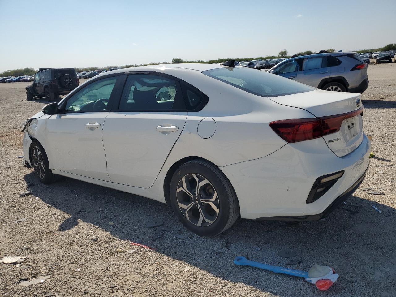 Изображение 2 2019 KIA FORTE FE 2019 с VIN 3KPF24AD4KE076411