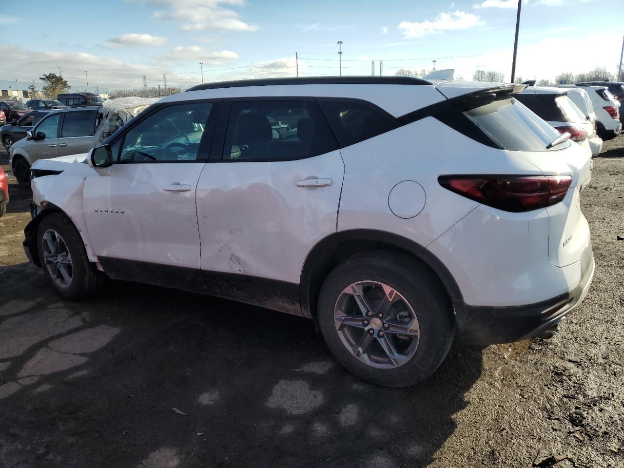 Изображение 2 2023 CHEVROLET BLAZER 2LT 2023 с VIN 3GNKBCR45PS221162