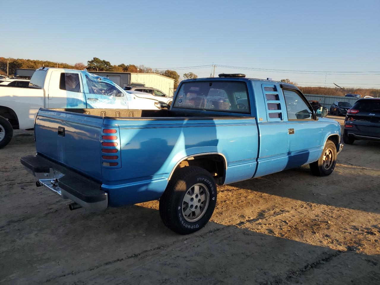 Image 3 of 1992 CHEVROLET GMT-400 C1500 1992 with VIN 2GCEC19K8N1132927
