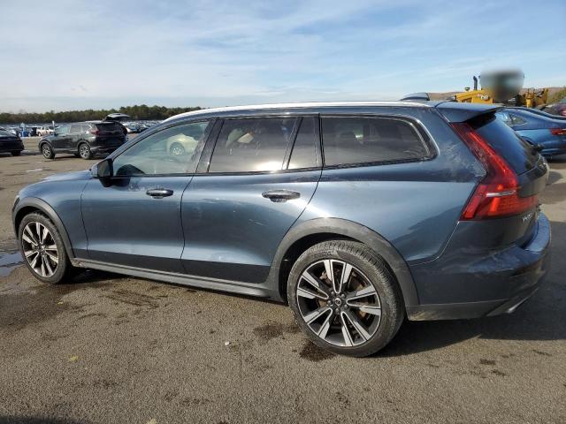 Изображение 2 2021 VOLVO V60 CROSS COUNTRY T5 MOMENTUM 2021 с VIN YV4102WK5M1067652