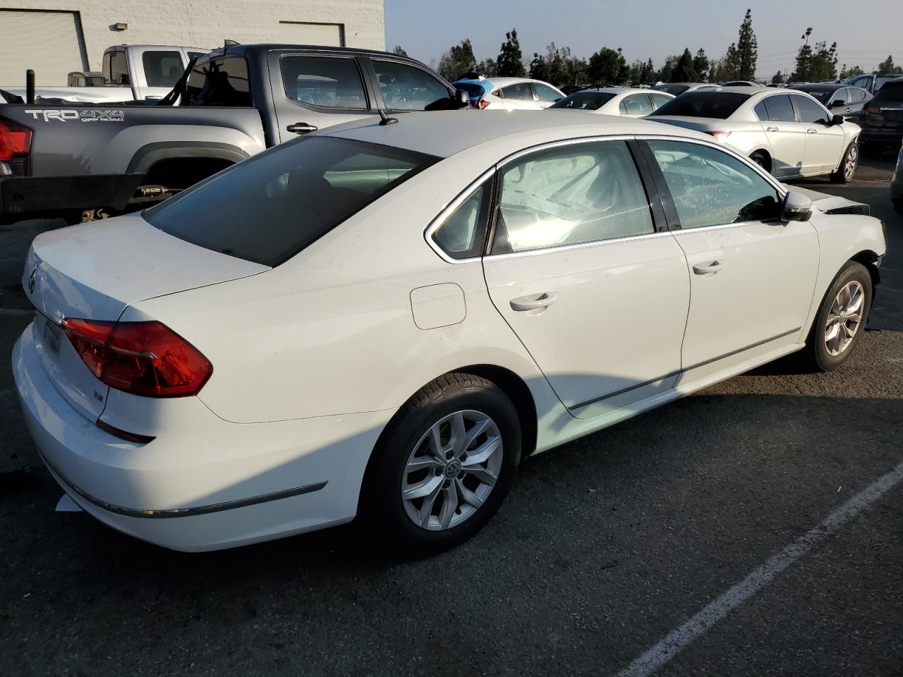 Obraz 3 z 2016 VOLKSWAGEN PASSAT S 2016 z VIN 1VWAT7A37GC033385