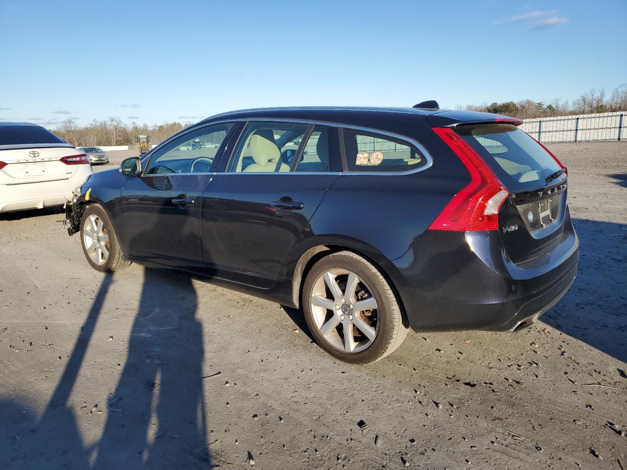 Изображение 2 2016 VOLVO V60 T5 PREMIER 2016 с VIN YV140MEKXG1294024