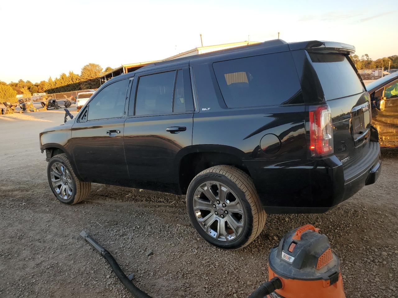 Изображение 2 2015 GMC YUKON SLT 2015 с VIN 1GKS1BKC8FR688640