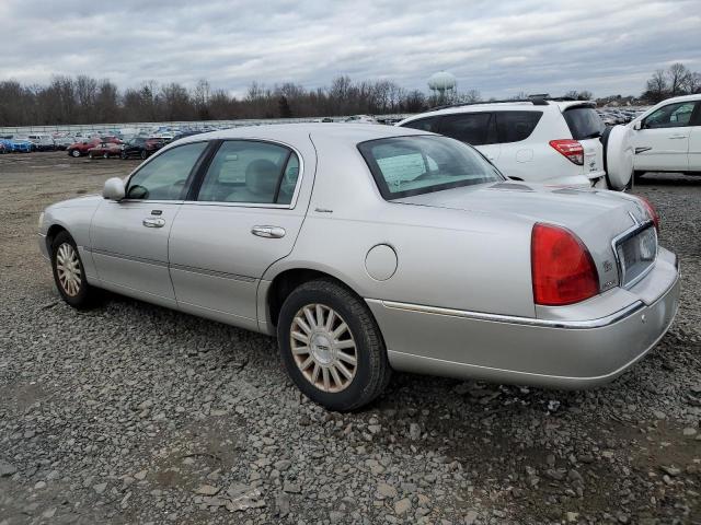 Image 2 of 2003 LINCOLN TOWN CAR SIGNATURE 2003 with VIN 1LNHM82W83Y653832