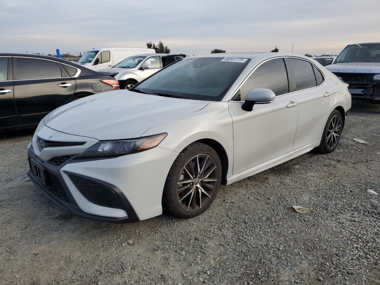 Изображение 1 2022 TOYOTA CAMRY SE 2022 с VIN 4T1T11AKXNU002995