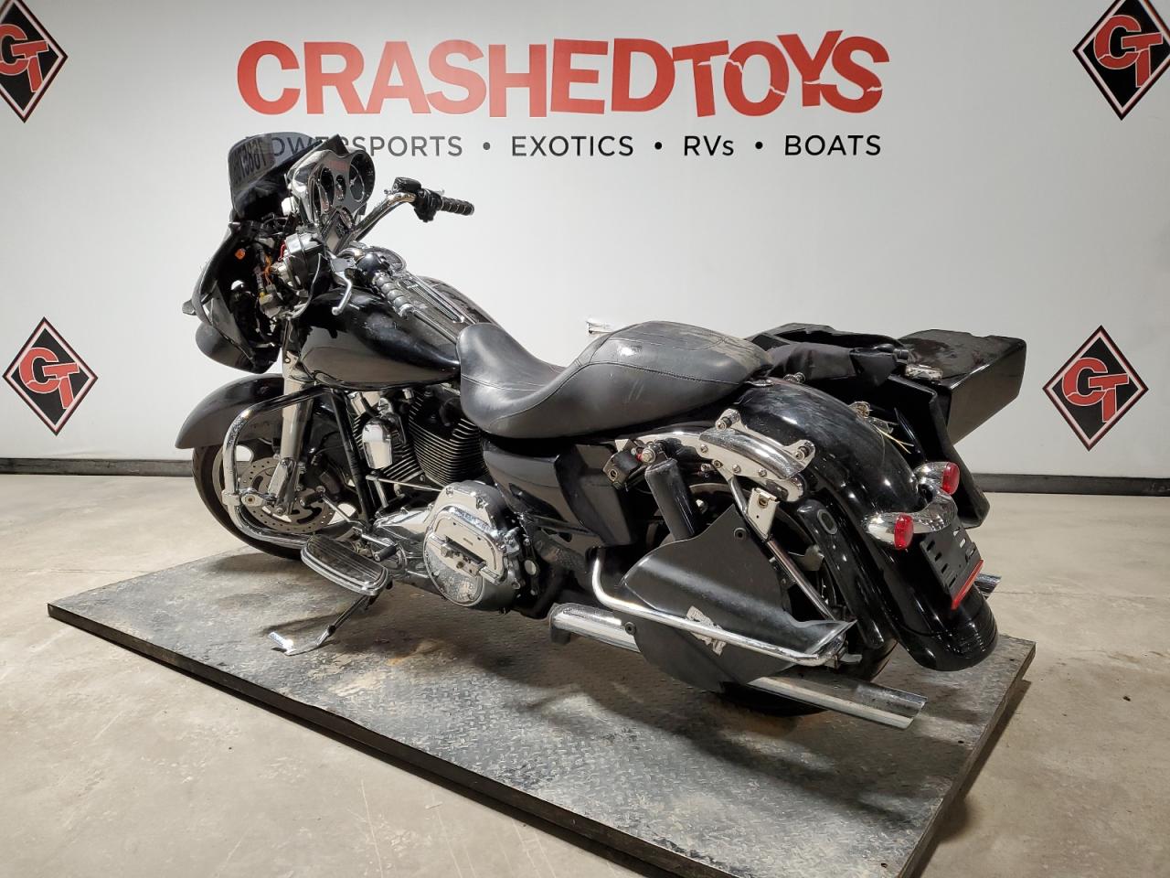 Image 3 of 2010 HARLEY-DAVIDSON FLHX  2010 with VIN 1HD1KB414AB662360