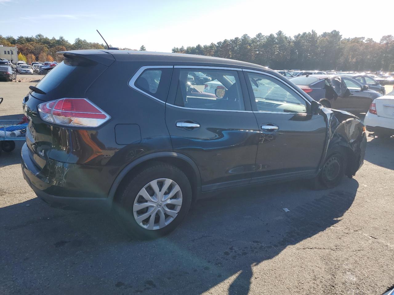 Image 3 of Nissan Rogue S 2015 with VIN KNMAT2MVXFP535415