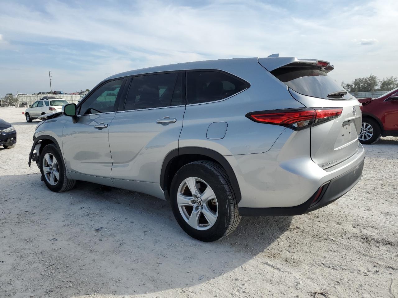 Image 2 of 2020 TOYOTA HIGHLANDER L 2020 with VIN 5TDZZRAH0LS029604