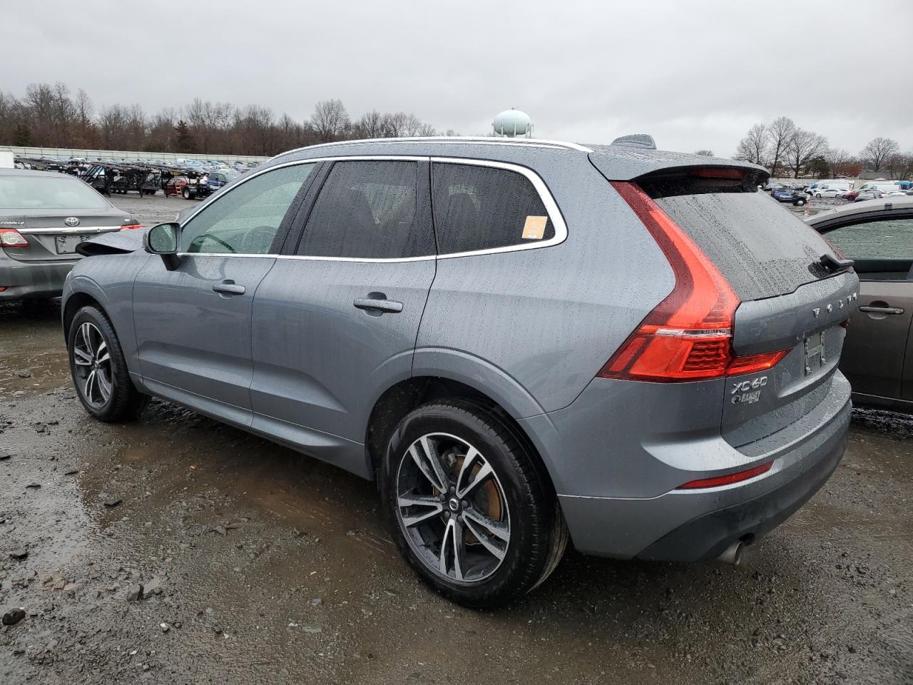Image 2 of 2021 VOLVO XC60 T5 MOMENTUM 2021 with VIN YV4102RK1M1826910