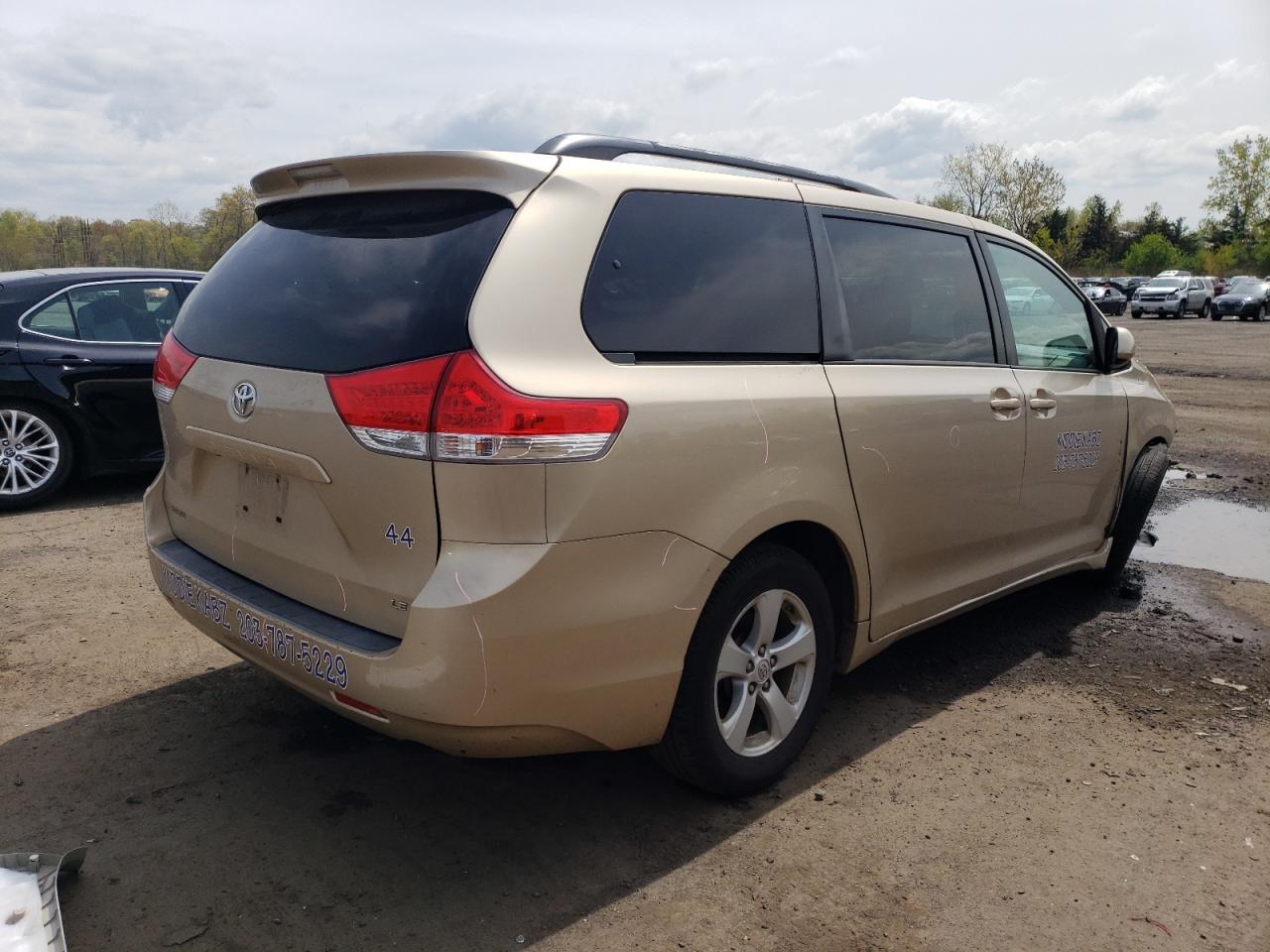 Image 3 of 2011 TOYOTA SIENNA LE 2011 with VIN 5TDKK3DC8BS016102