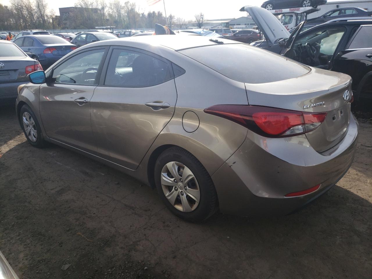 Image 2 of Hyundai Elantra Se 2016 with VIN 5NPDH4AE6GH704468
