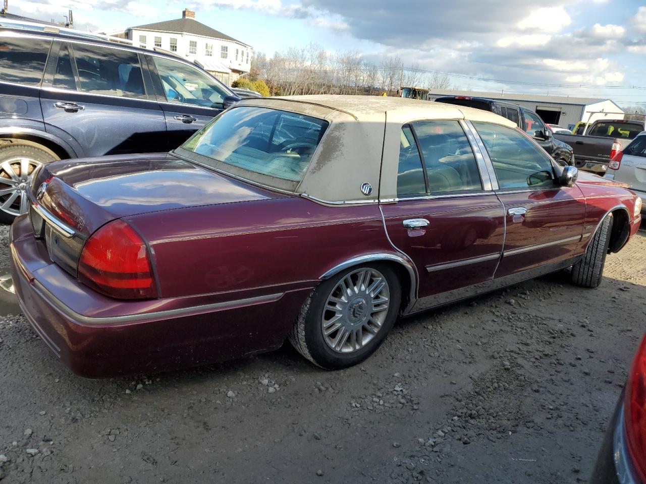 Image 3 of Mercury Grand Marquis Ls 2010 with VIN 2MEBM7FV0AX612323