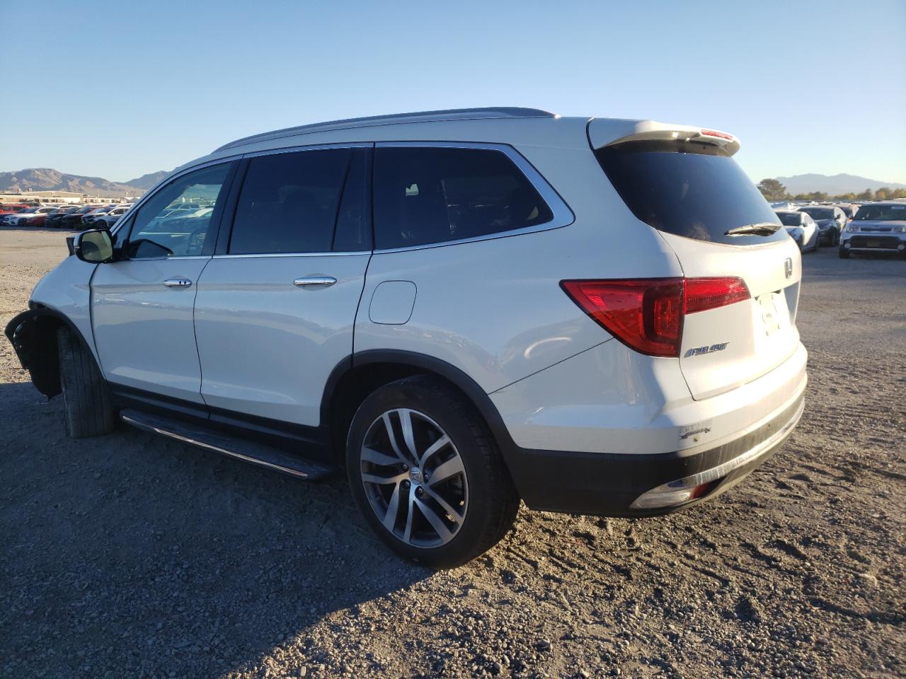 Изображение 2 2017 HONDA PILOT TOURING 2017 с VIN 5FNYF5H93HB002632