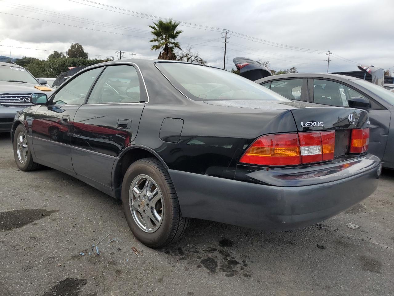 Obraz 2 z 1998 LEXUS ES 300 1998 z VIN JT8BF28G5W0096140