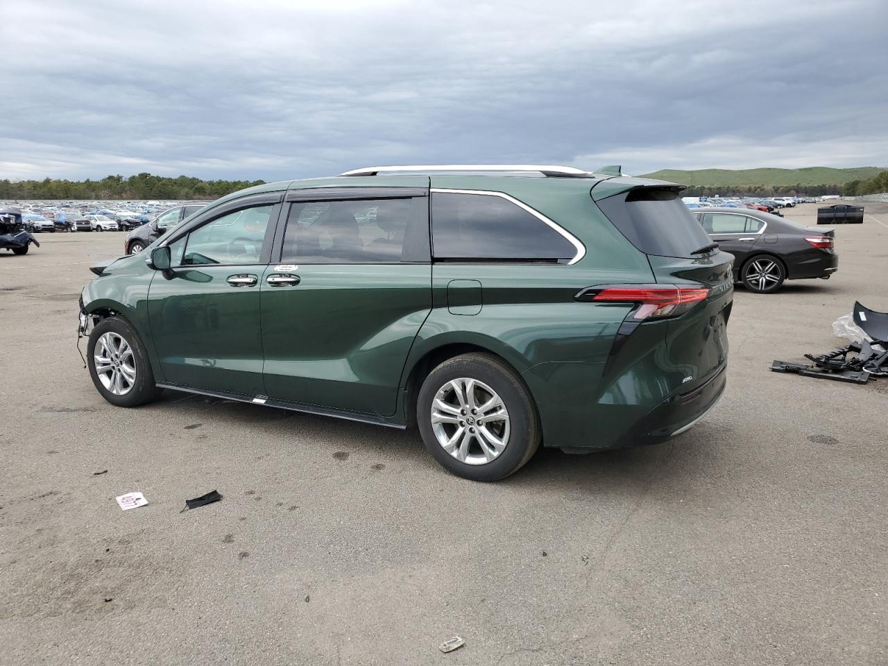 Image 2 of 2022 TOYOTA SIENNA LIMITED 2022 with VIN 5TDESKFC5NS056064