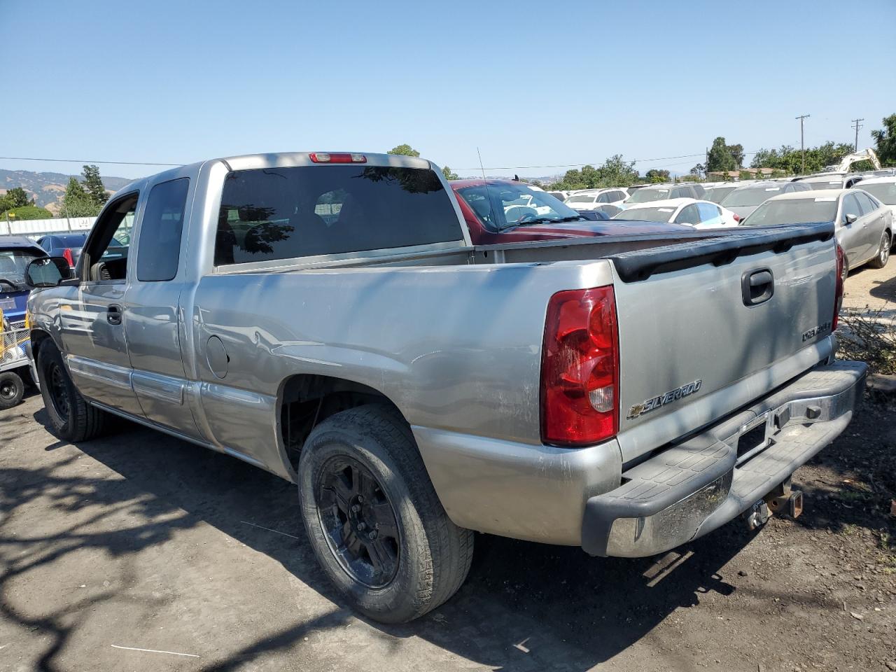 Image 2 of 2003 CHEVROLET SILVERADO C1500 2003 with VIN 2GCEC19T131343831