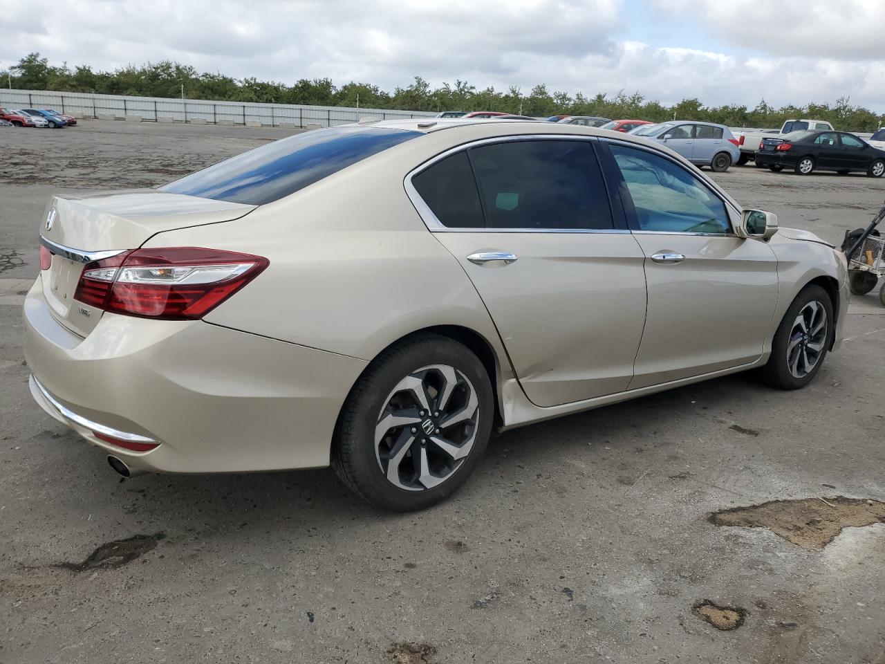 Image 3 of 2017 HONDA ACCORD EXL 2017 with VIN 1HGCR3F02HA005462
