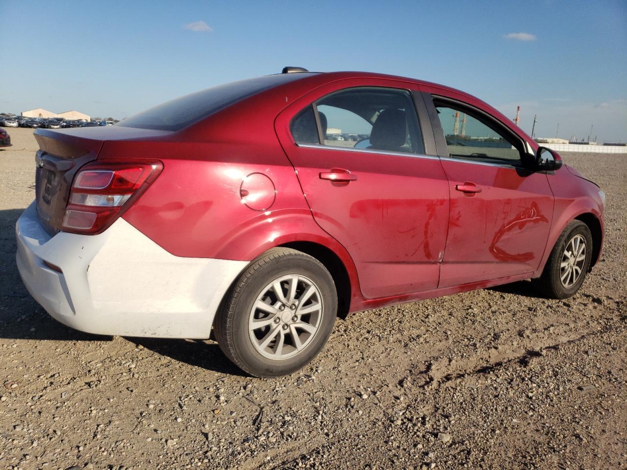 Obraz 3 z 2018 CHEVROLET SONIC LT 2018 z VIN 1G1JD5SH9J4102120