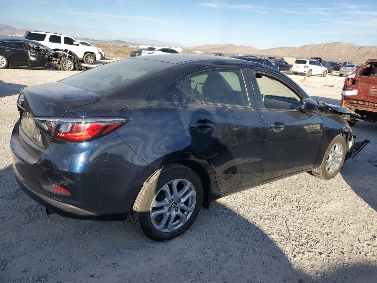 Obraz 3 z 2017 TOYOTA YARIS IA  2017 z VIN 3MYDLBYV8HY177516